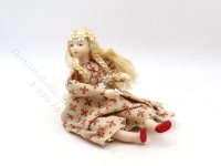 Miniature Sitting Daisy Flower Girl (image for) Miniature Sitting Daisy Flower Girl