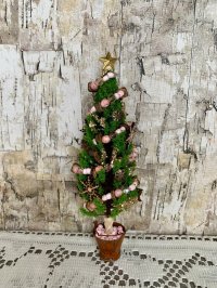 Miniature Christmas Tree in pink by Diana Wegner (image for) Miniature Christmas Tree in pink by Diana Wegner
